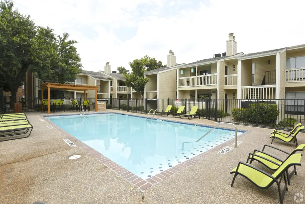 Sunstone Two Tree Closes on 384-Unit Multifamily Property in Houston